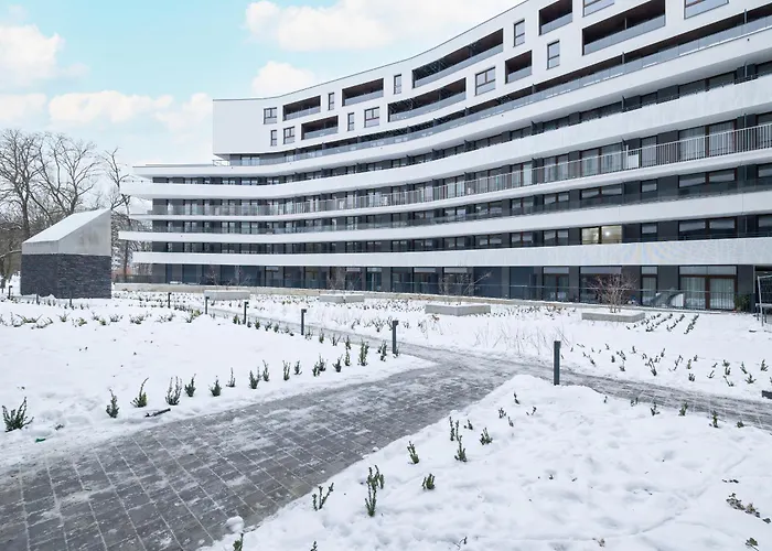 Luxury Apartment Near The City Center Of Cracow By Renters Prestige